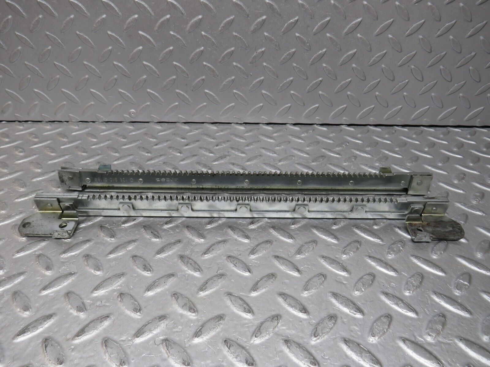 37083 Mercedes-Benz C126 420SEC Coupe Electric Seat Rail Pair 1269100184