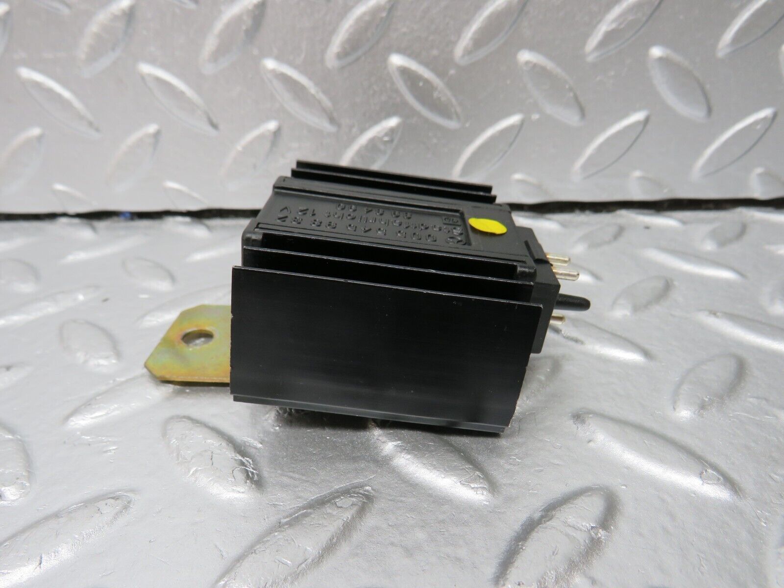 34061 Mercedes-Benz W124 260E ECU Relay 0055459832