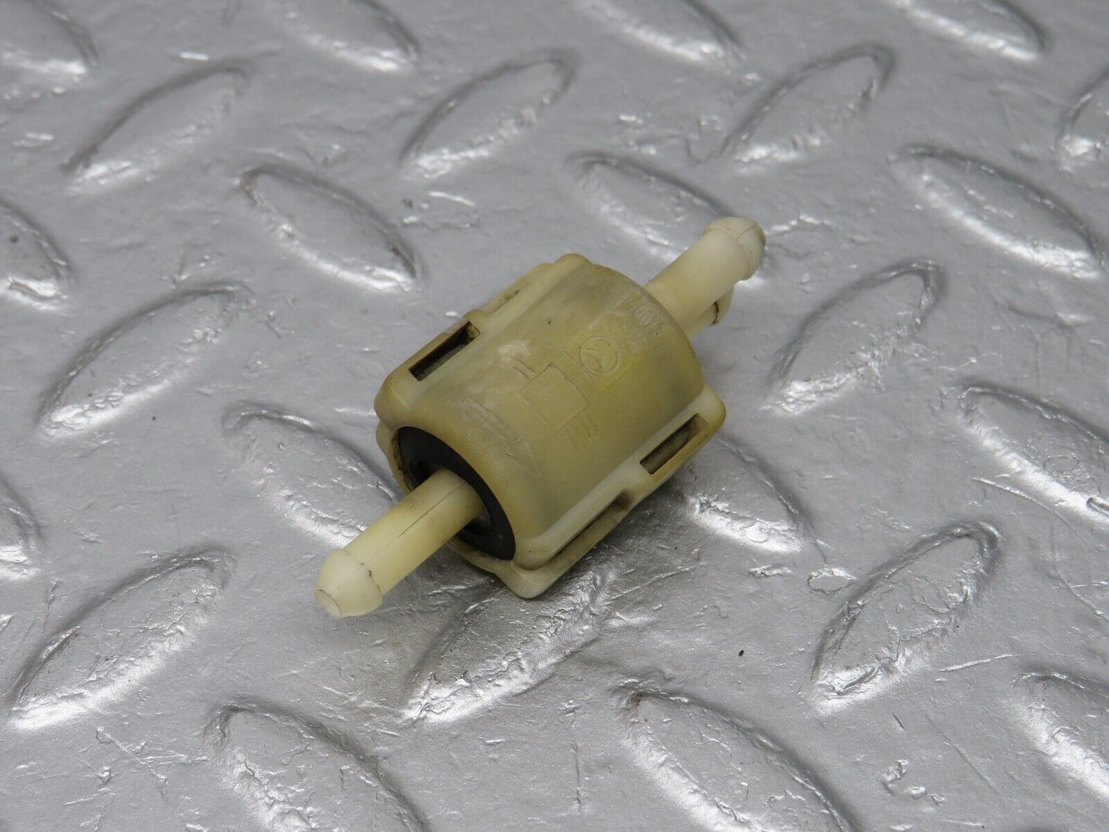 40689 Mercedes-Benz W123 300D Windscreen Washer Fluid Distributor