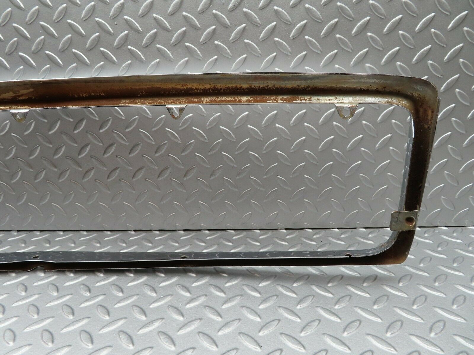 5067 Mercedes-Benz R107 350SL Coupe Bonnet Grill Chrome Frame