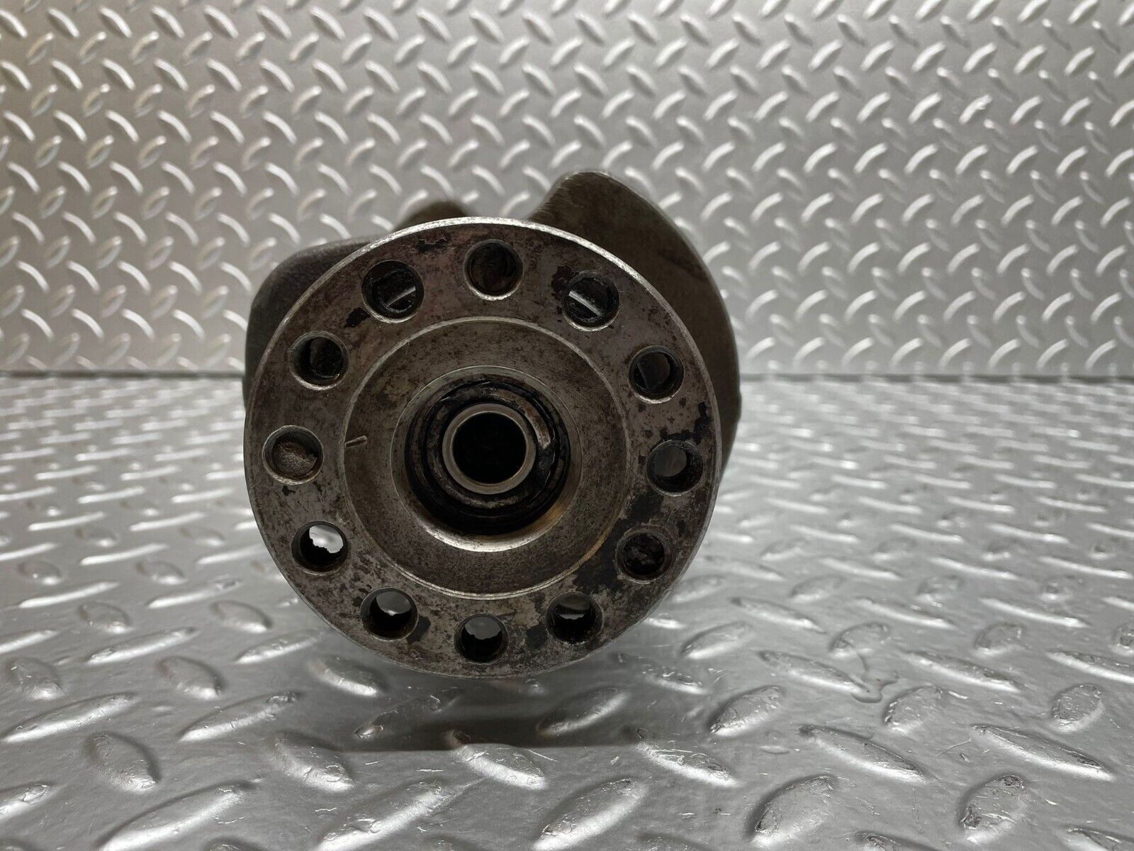 0349 Mercedes-Benz W123 220D Crankshaft  61504