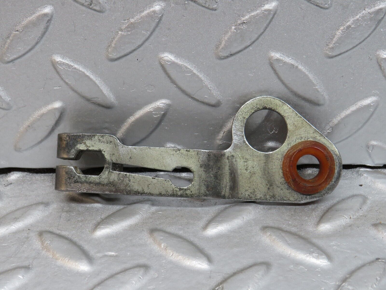 38113 Mercedes-Benz A124 320E Cabriolet Automatic Gearbox Linkage Bracket