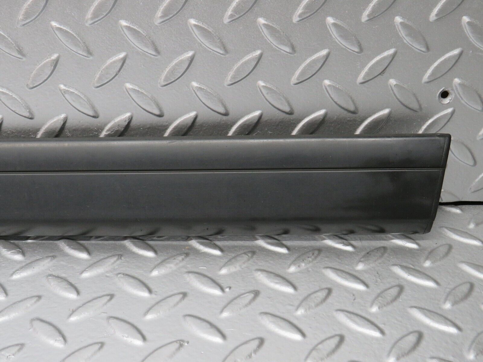 32301 Mercedes-Benz S124 300TE Wagon Front Right Door Centre Moulding Trim