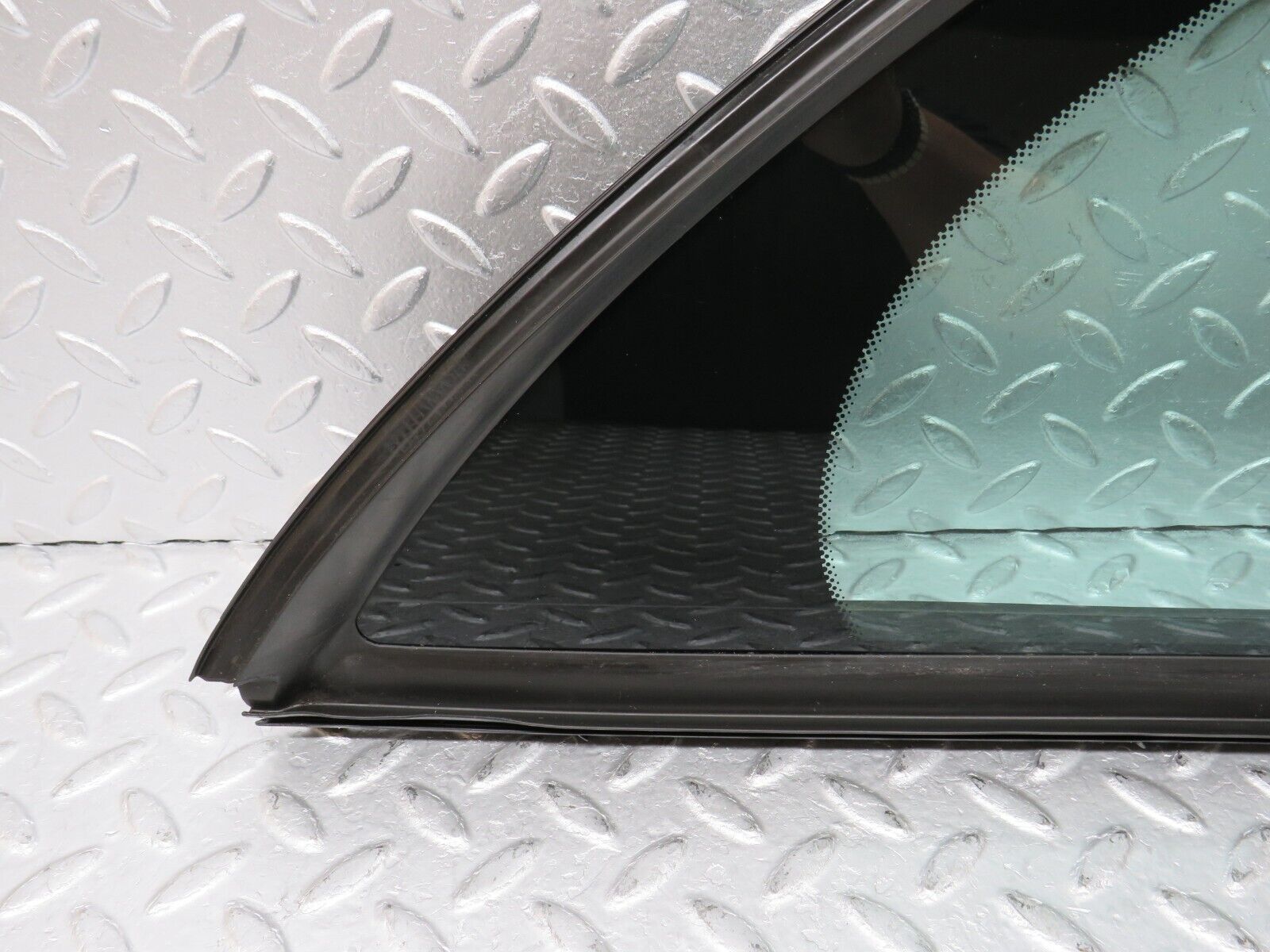 35169 Mercedes-Benz W221 Rear Right Quarter Window Glass 2217350224