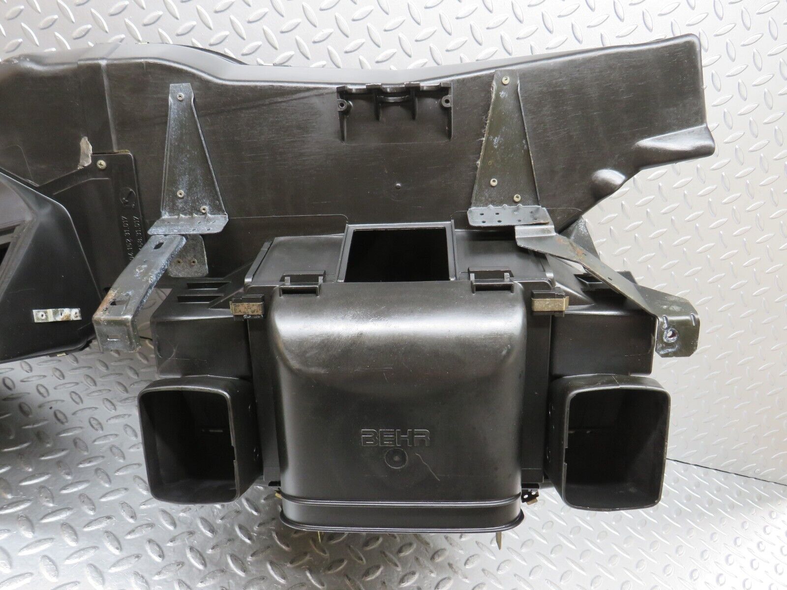36315 Mercedes-Benz W126 420SE Heater Box Blower Housing Behr