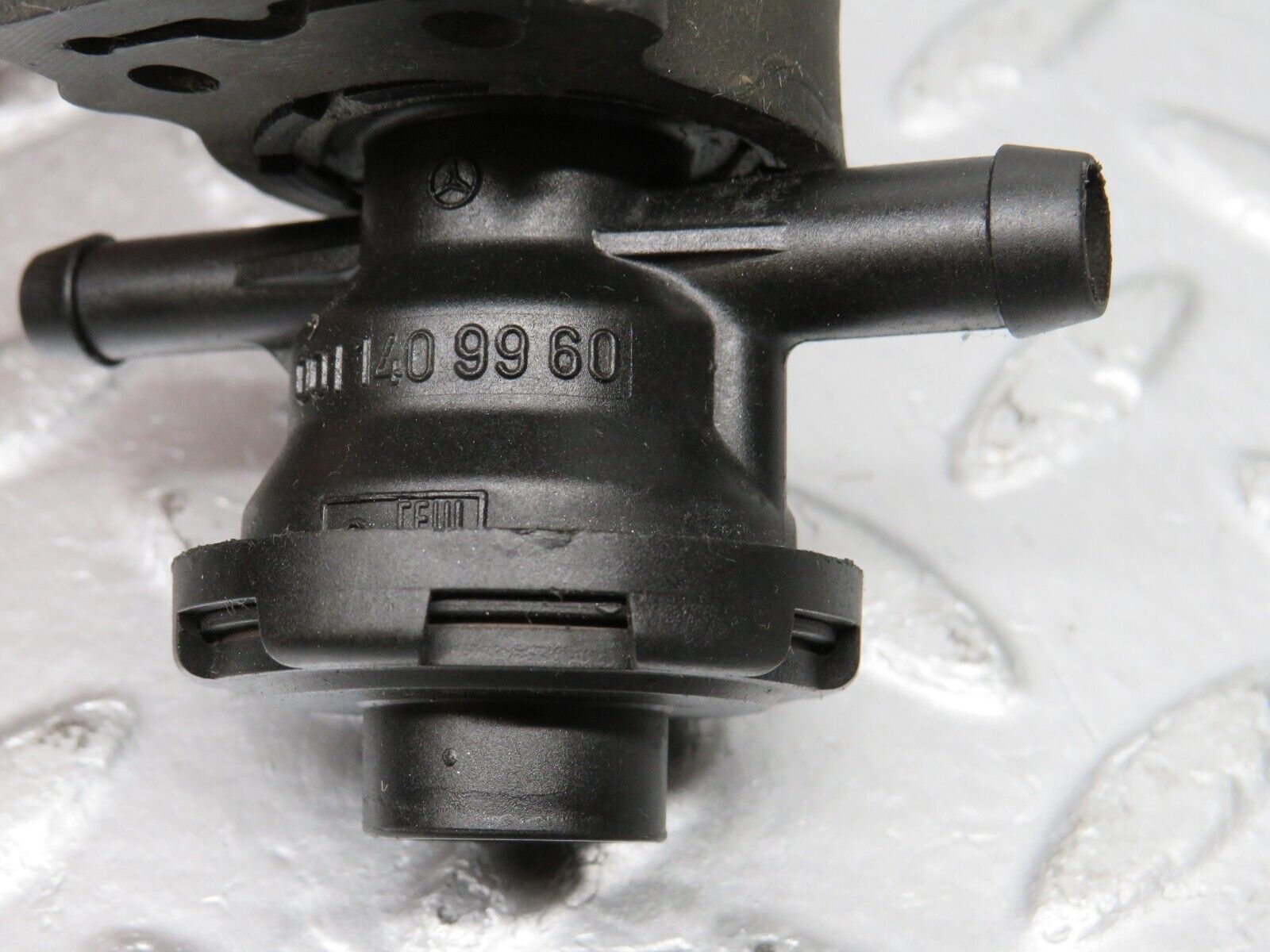 39715 Mercedes-Benz R129 320SL Coupe Fuel Regeneration Valve 0011409960