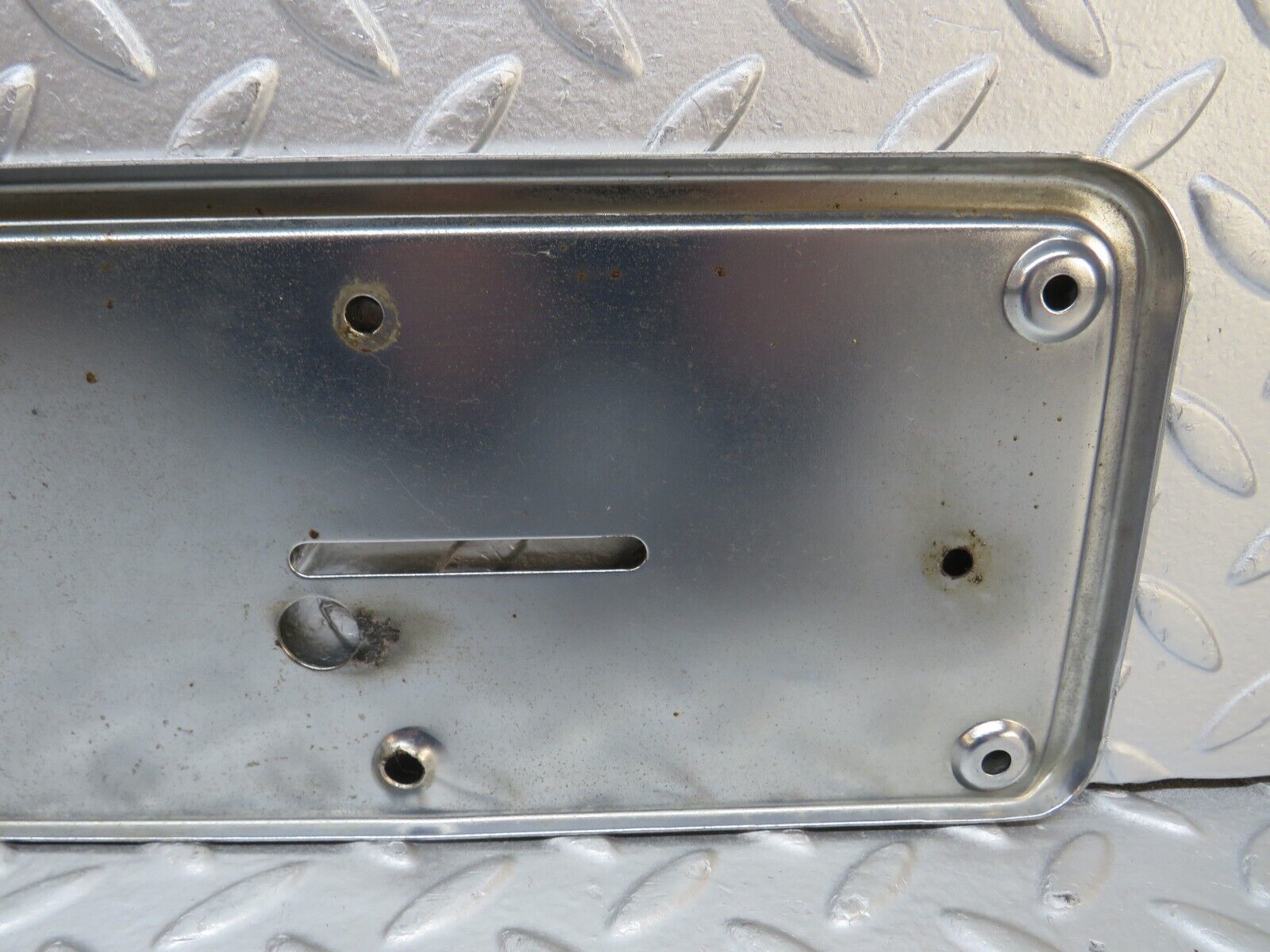 32512 Mercedes-Benz S124 300TE Wagon Rear number Plate Holder