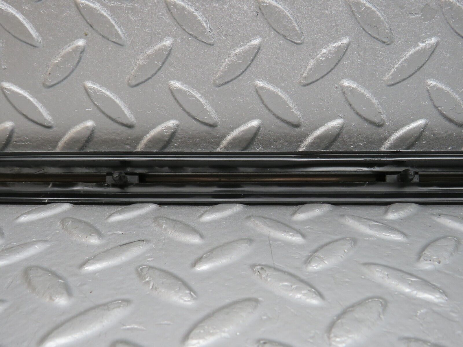 40641 Mercedes-Benz W123 300D Rear Left Door Centre Moulding Trim