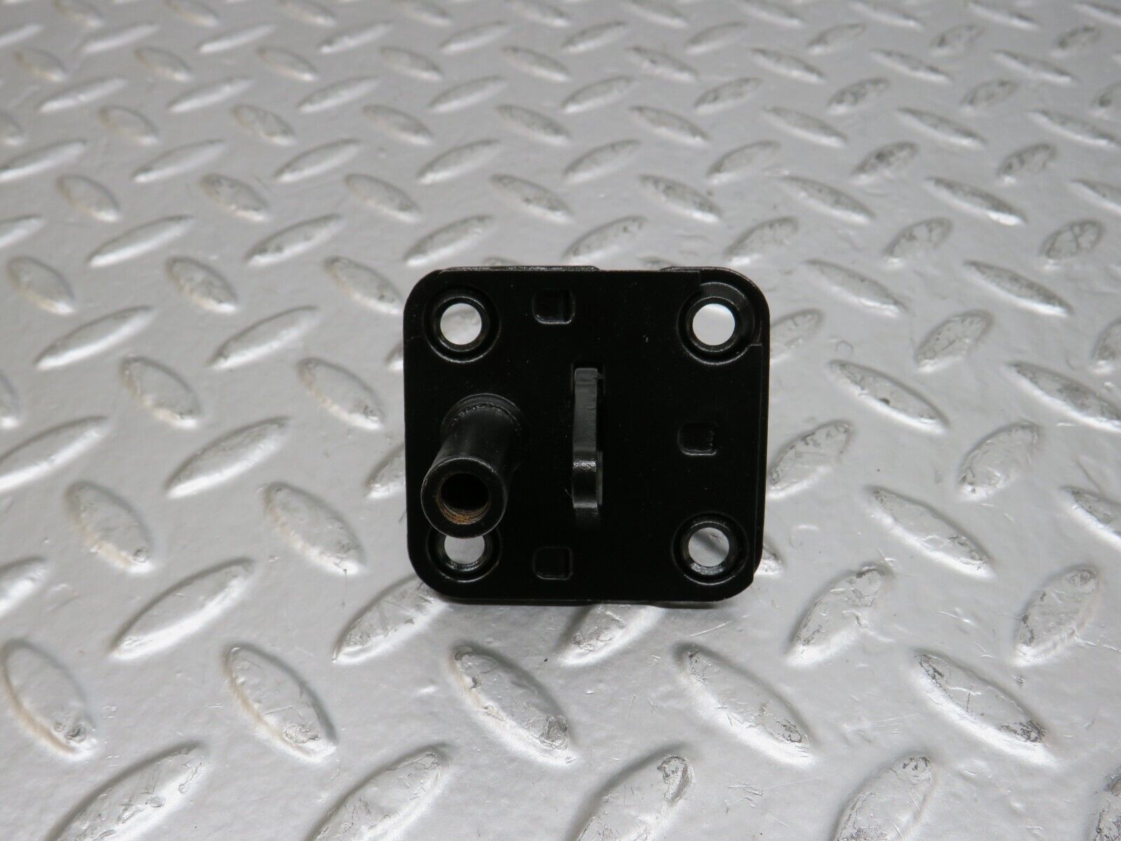 25418 Mercedes-Benz W123 200 Bonnet Lock Catch