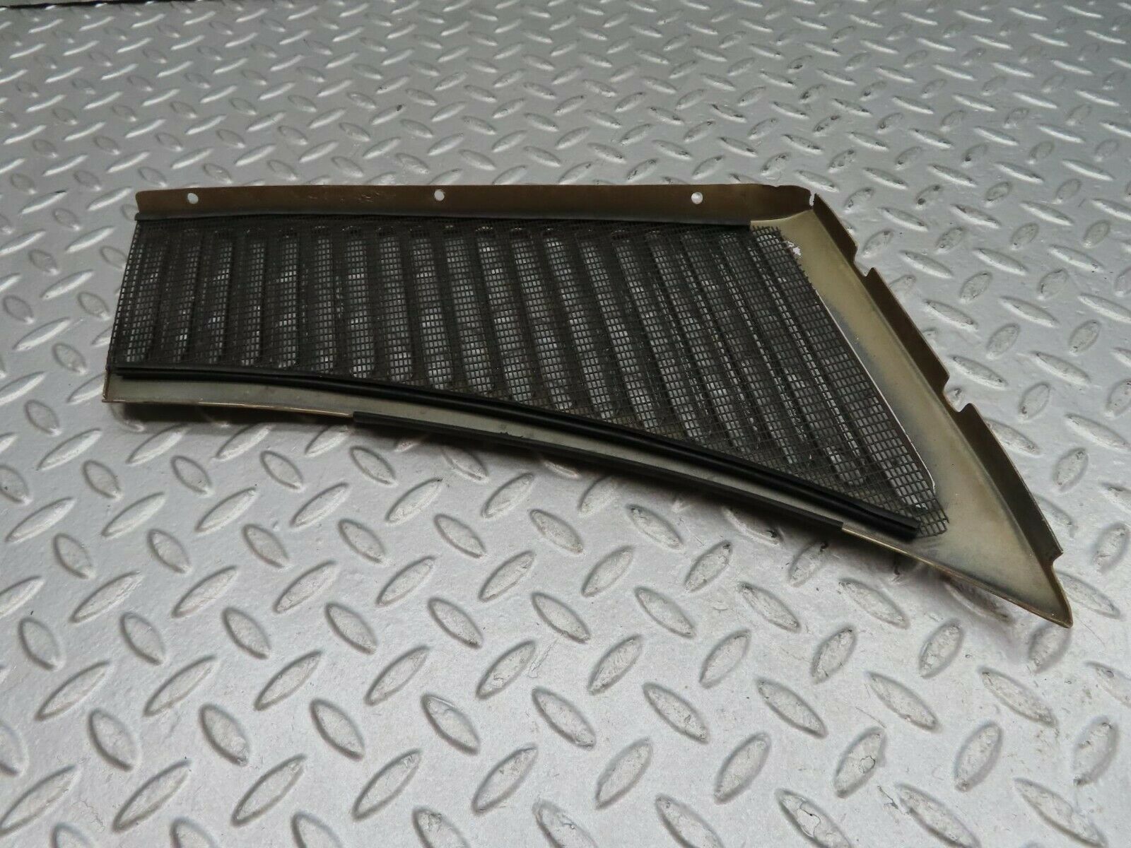16584 Mercedes-Benz C107 380SLC Air Intake Grill Left Side
