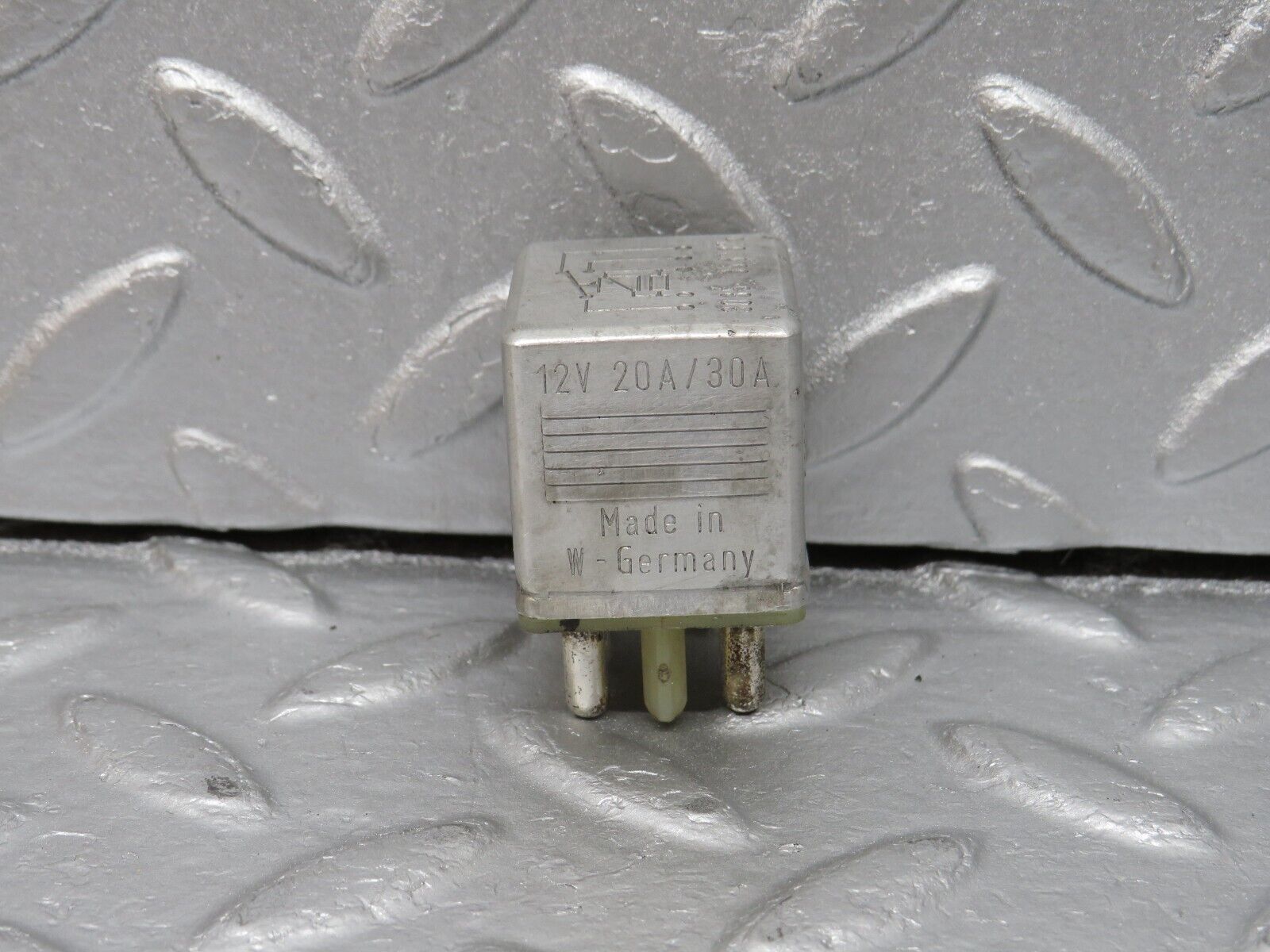 40687 Mercedes-Benz W123 300D Multi Purpose Relay 0015420219