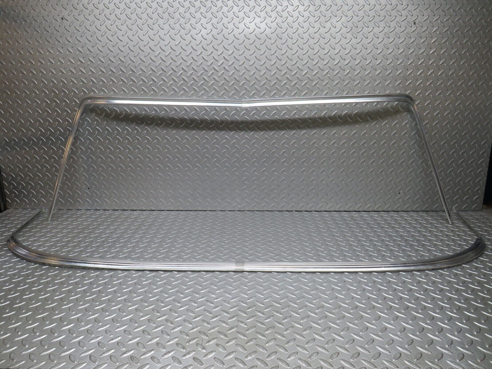37582 Mercedes-Benz W109 300SEL Rear Windscreen Chrome Frame