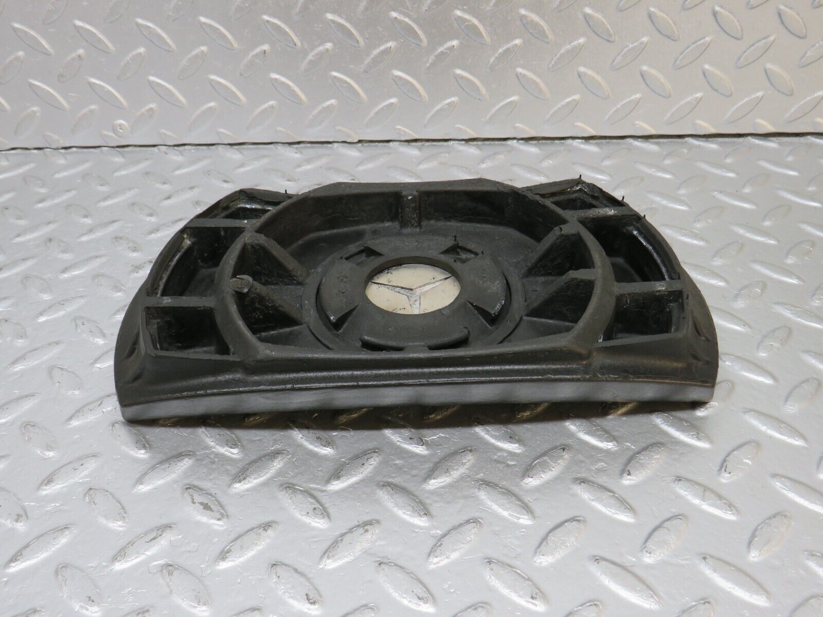40563 Mercedes-Benz W123 300D Steering Wheel Centre Horn Pad