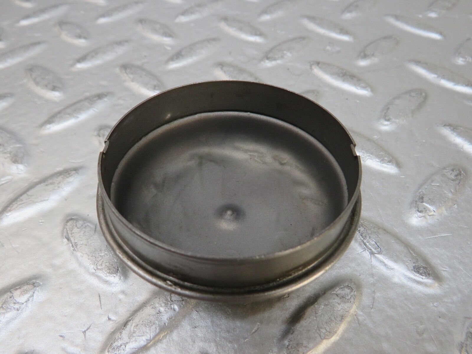 26699 Mercedes-Benz C124 220CE Coupe Wheel Hub Locking Cap