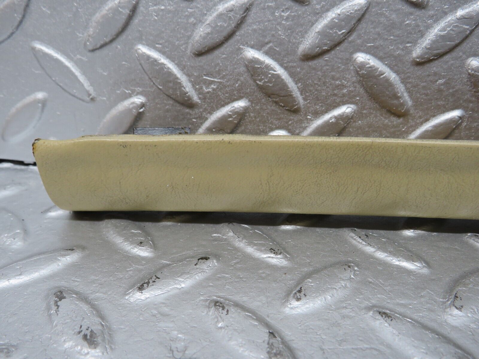 40193 Mercedes-Benz R107 Hard Top B Pillar Trim Left Side Beige