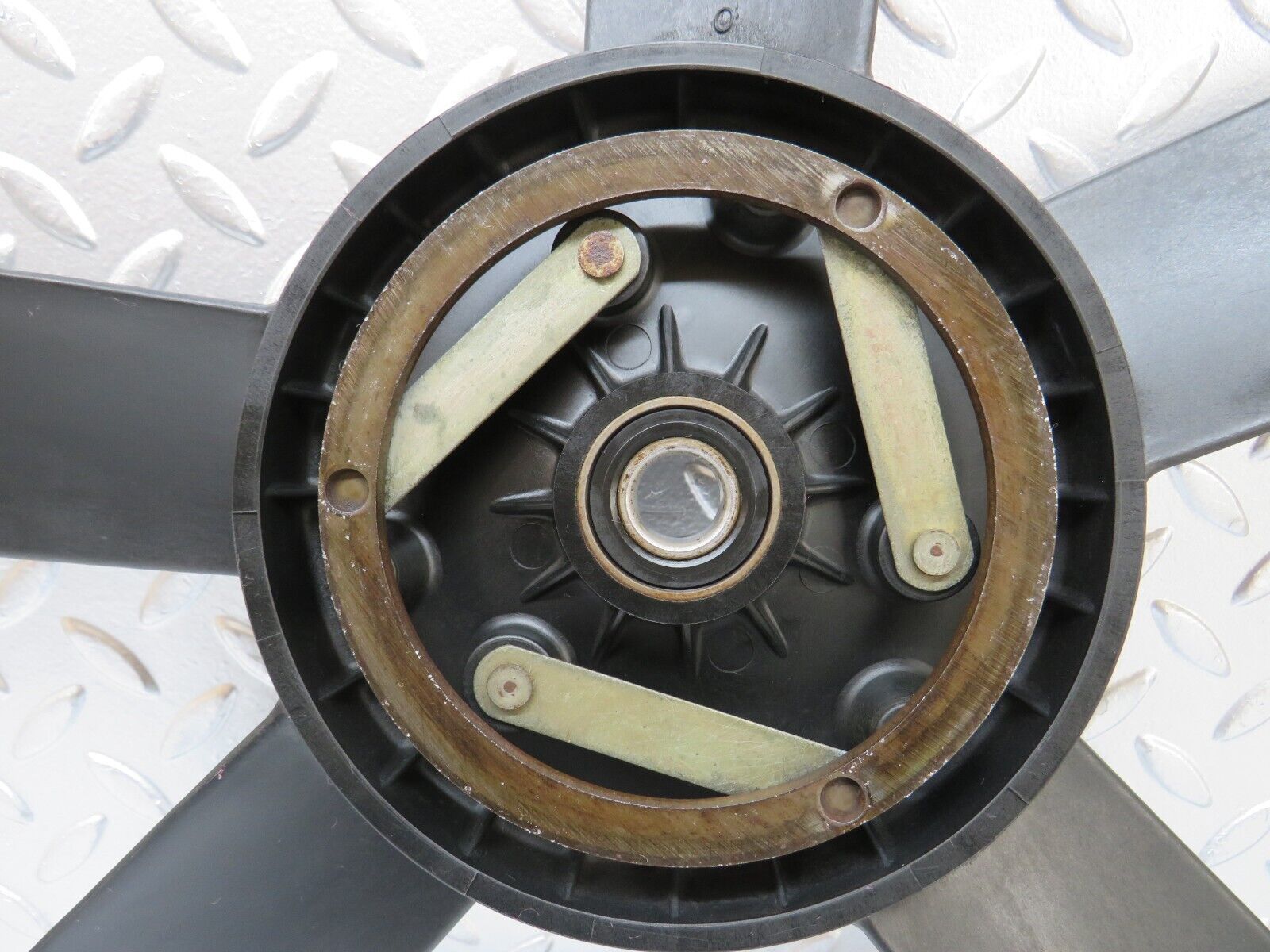 25602 Mercedes-Benz W123 200 Engine Cooling Fan 1022050306