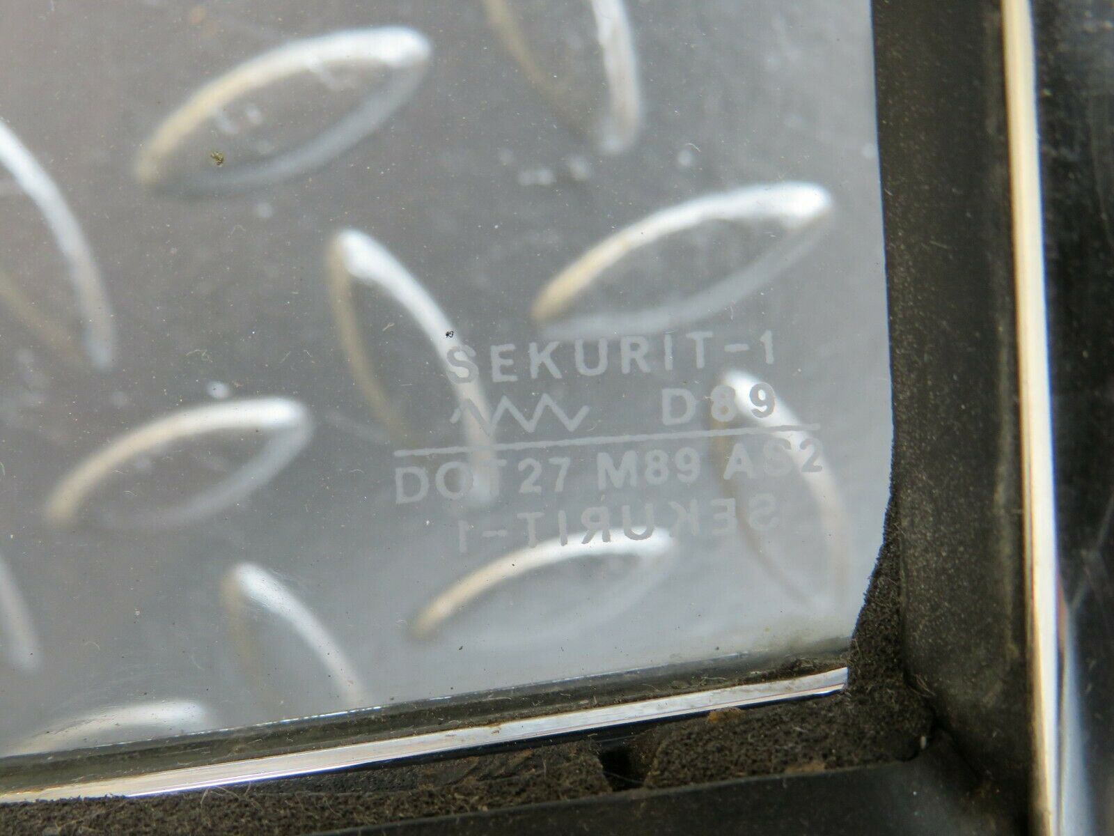 24584 Mercedes-Benz W108 Front Right Quarter Window