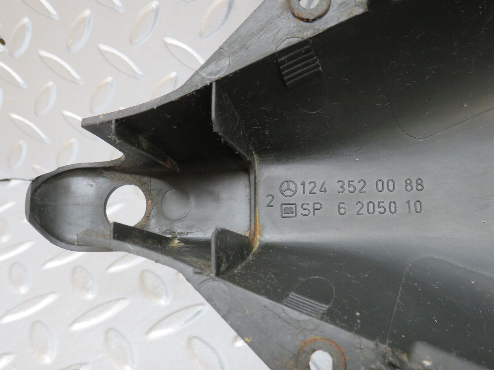 34115 Mercedes-Benz W124 260E Rear Control Arm Cover Pair 1243520088