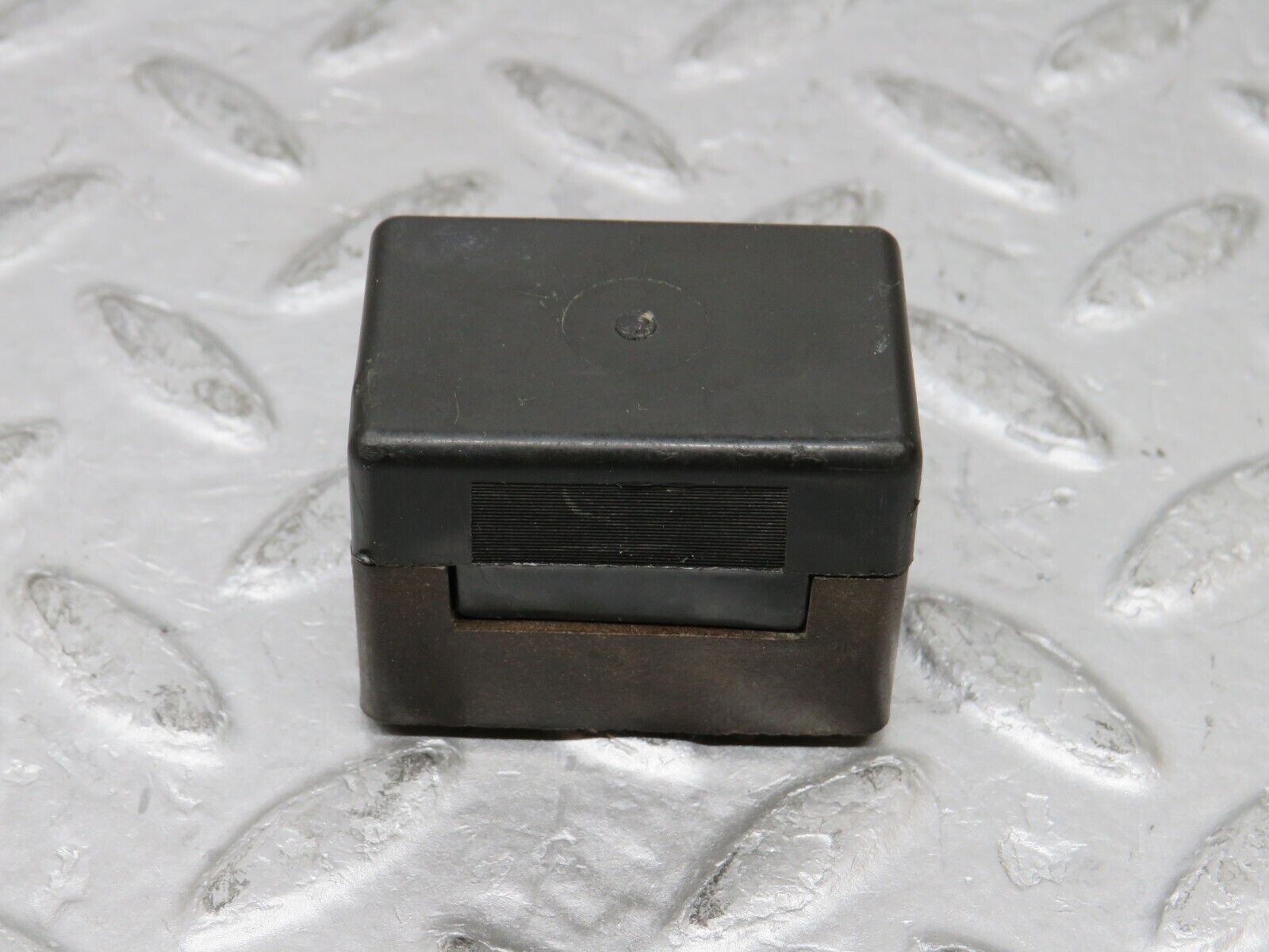 37324 Mercedes-Benz W109 300SEL Fuse Box Connector