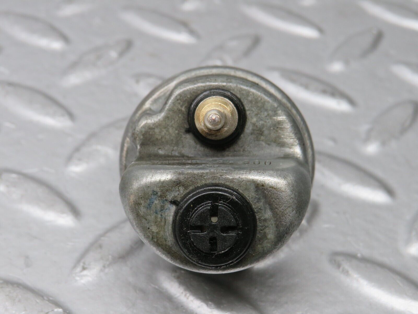 39065 Mercedes-Benz W201 190E 2.6L Oil Pressure Sensor 0065429416