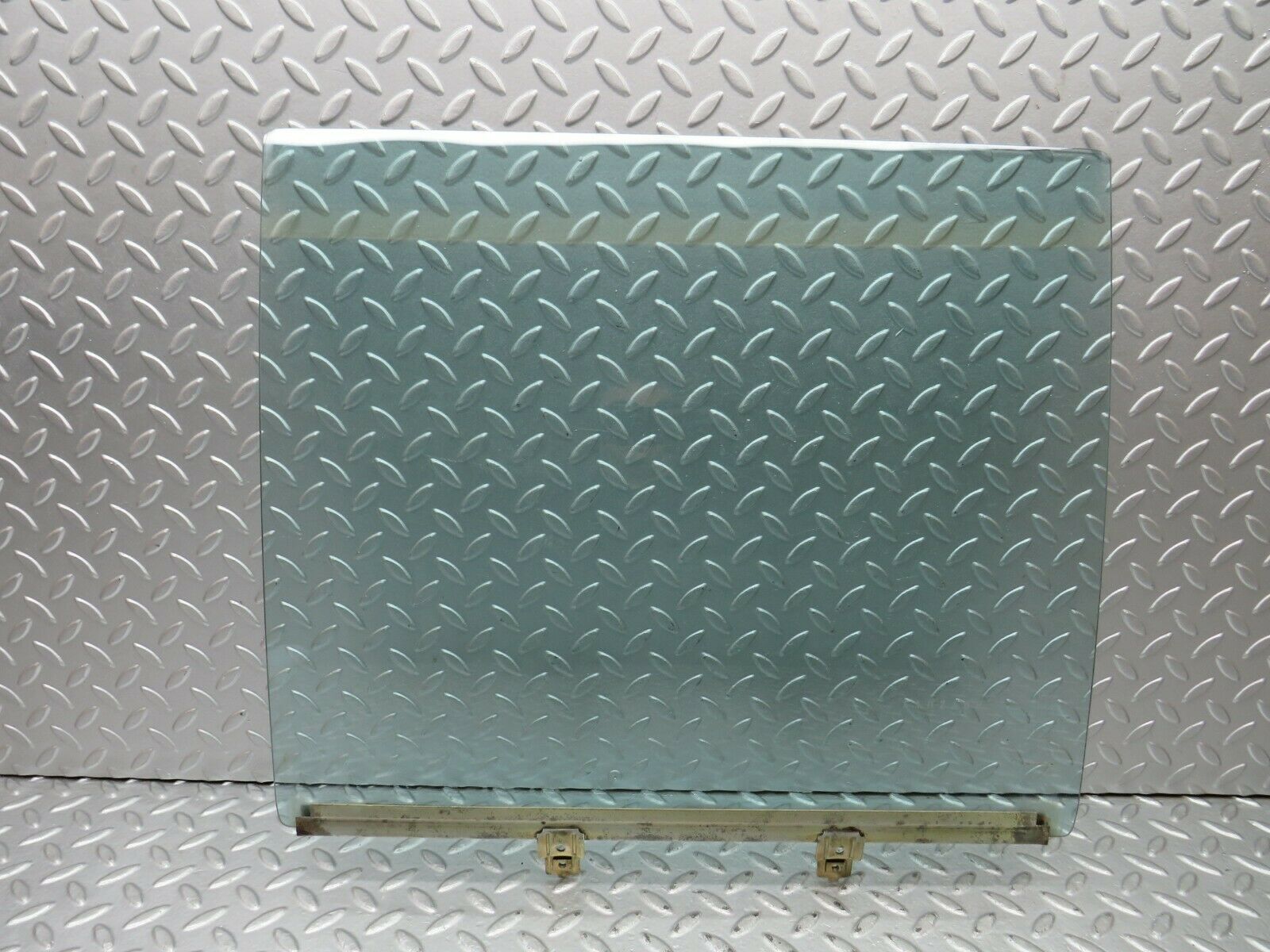 22034 Mercedes-Benz S123 280TE Wagon Rear Left Door Window Glass