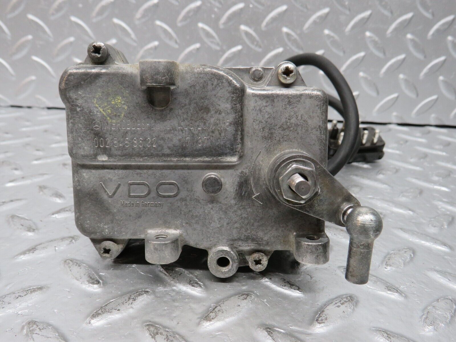 32713 Mercedes-Benz S124 300TE Wagon Cruise Control Actuator 0025458632