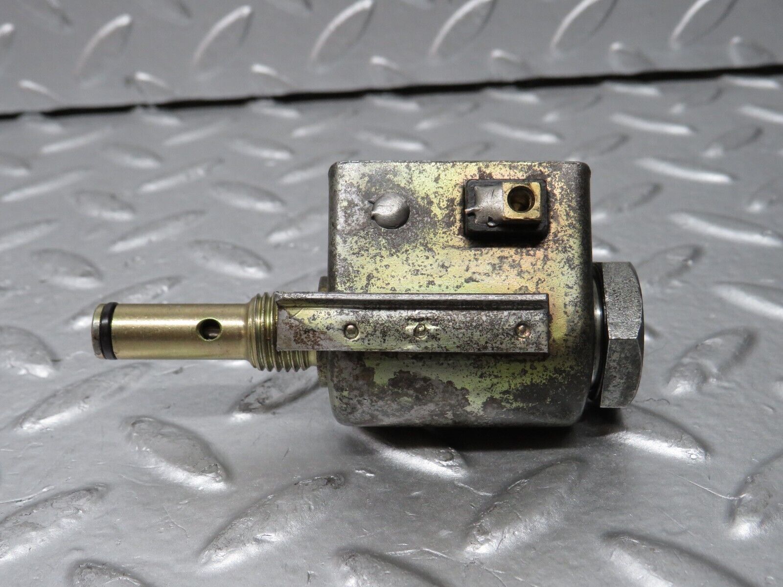 30216 Mercedes-Benz W123 230E Automatic Gearbox Solenoid 722.122 0003040890
