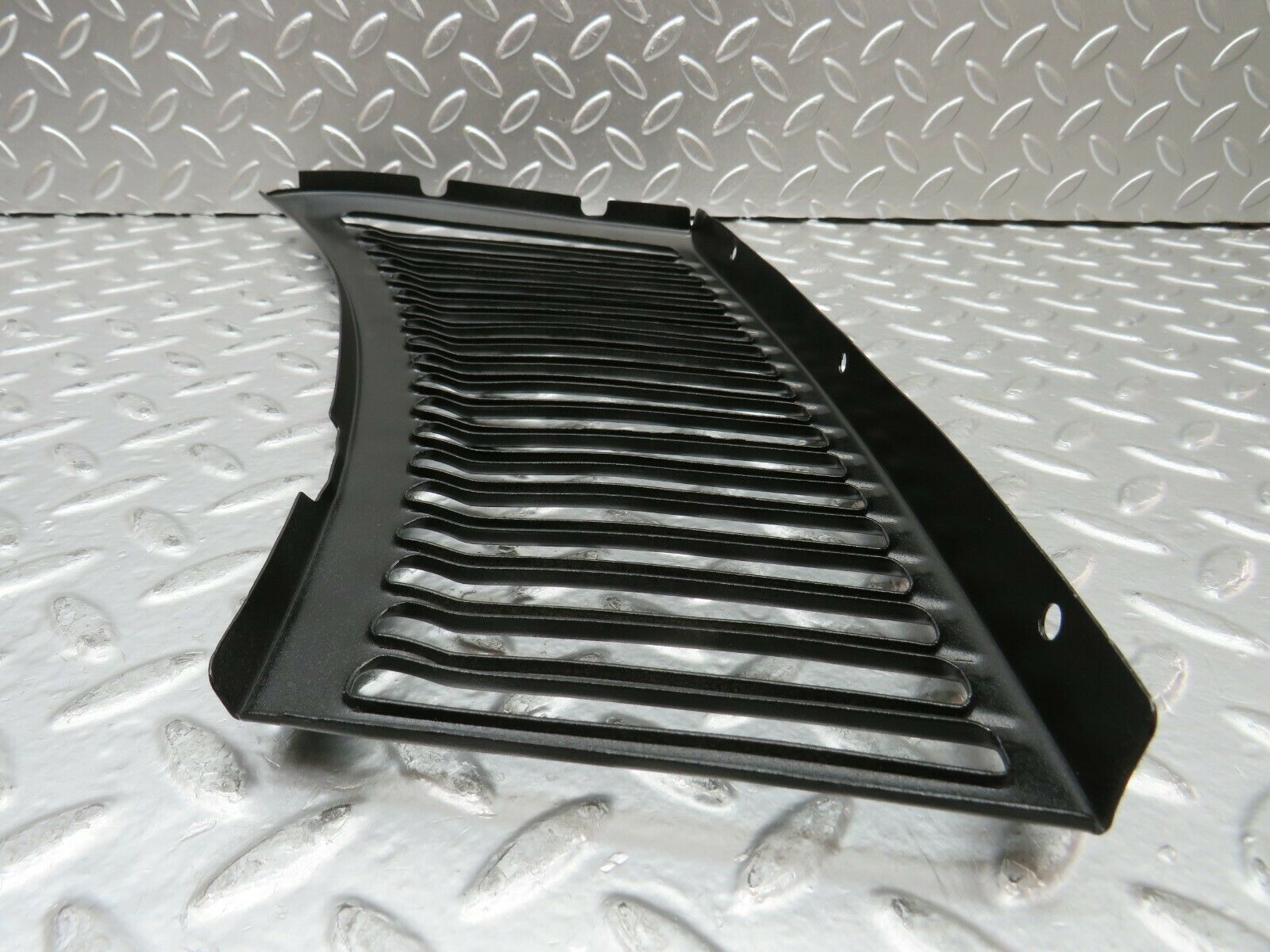 22868 Mercedes-Benz C107 450SLC Coupe Air Intake Grill Right Side