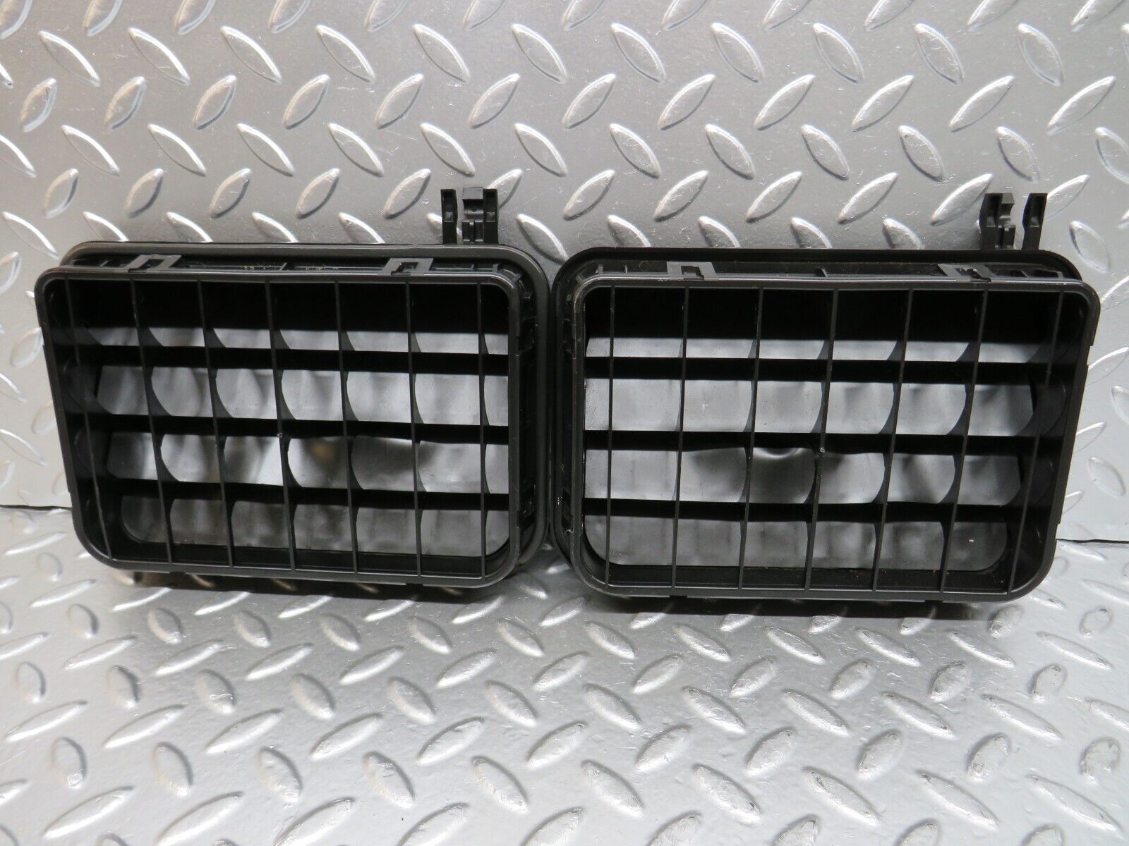 24626 Mercedes-Benz W140 S320 Trunk Boot Air Vent Grill Pair 1408300042