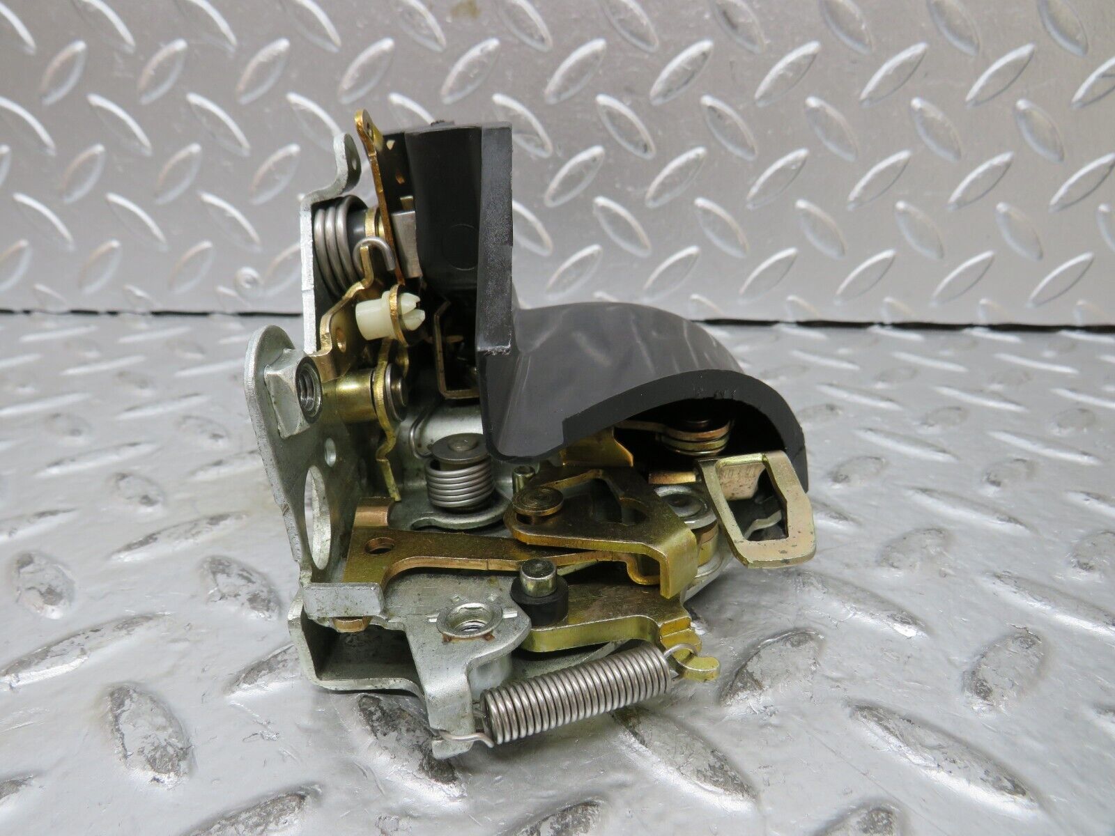 27405 Mercedes-Benz W123 280E Rear Left Door Lock Mechanism 1237230108