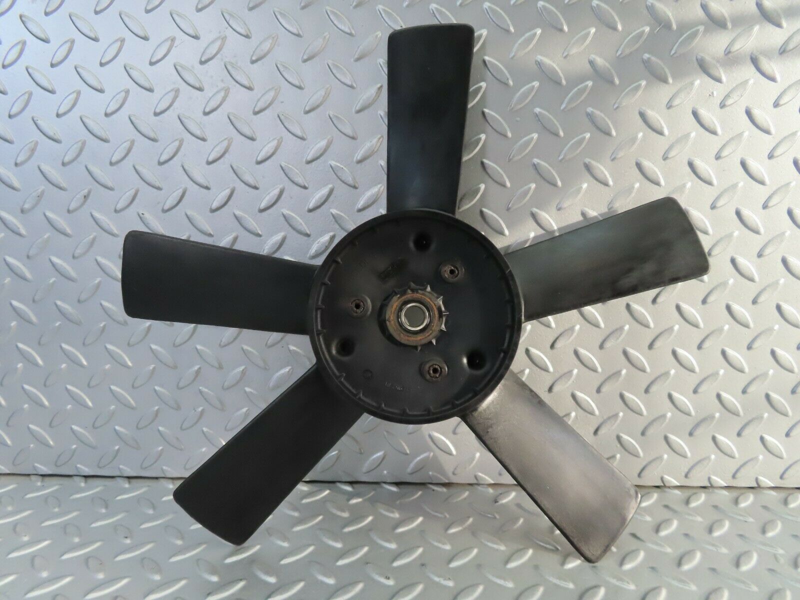 7568 Mercedes-Benz S123 230TE Wagon Engine Cooling Fan 1022050306