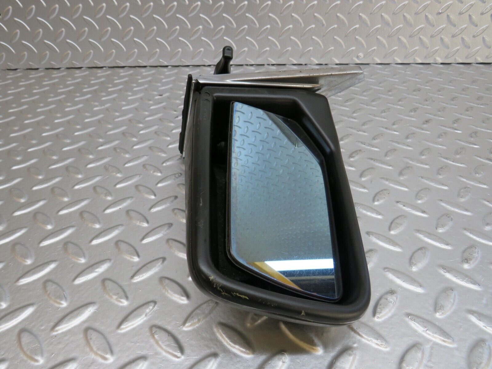 25401 Mercedes-Benz W123 200 Right Wing Mirror