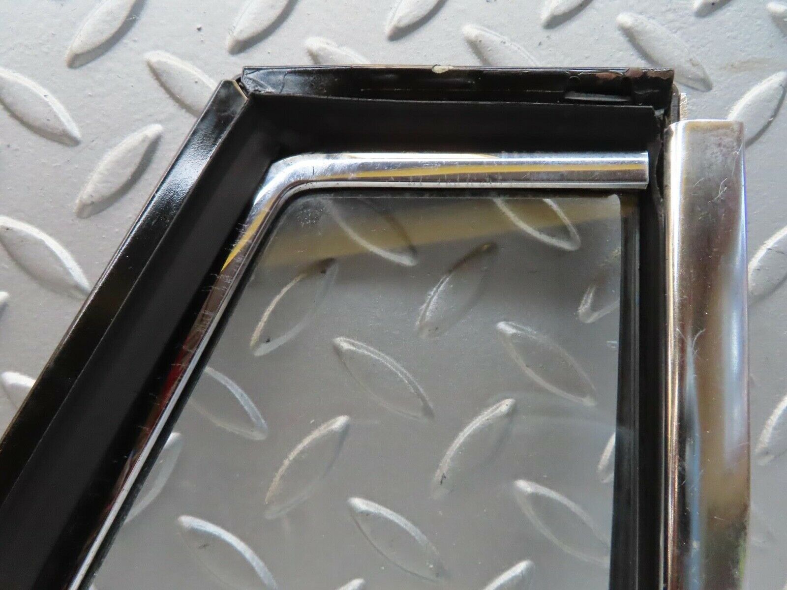 12650 Mercedes-Benz W111 220SE Front Left Quarter Window Glass