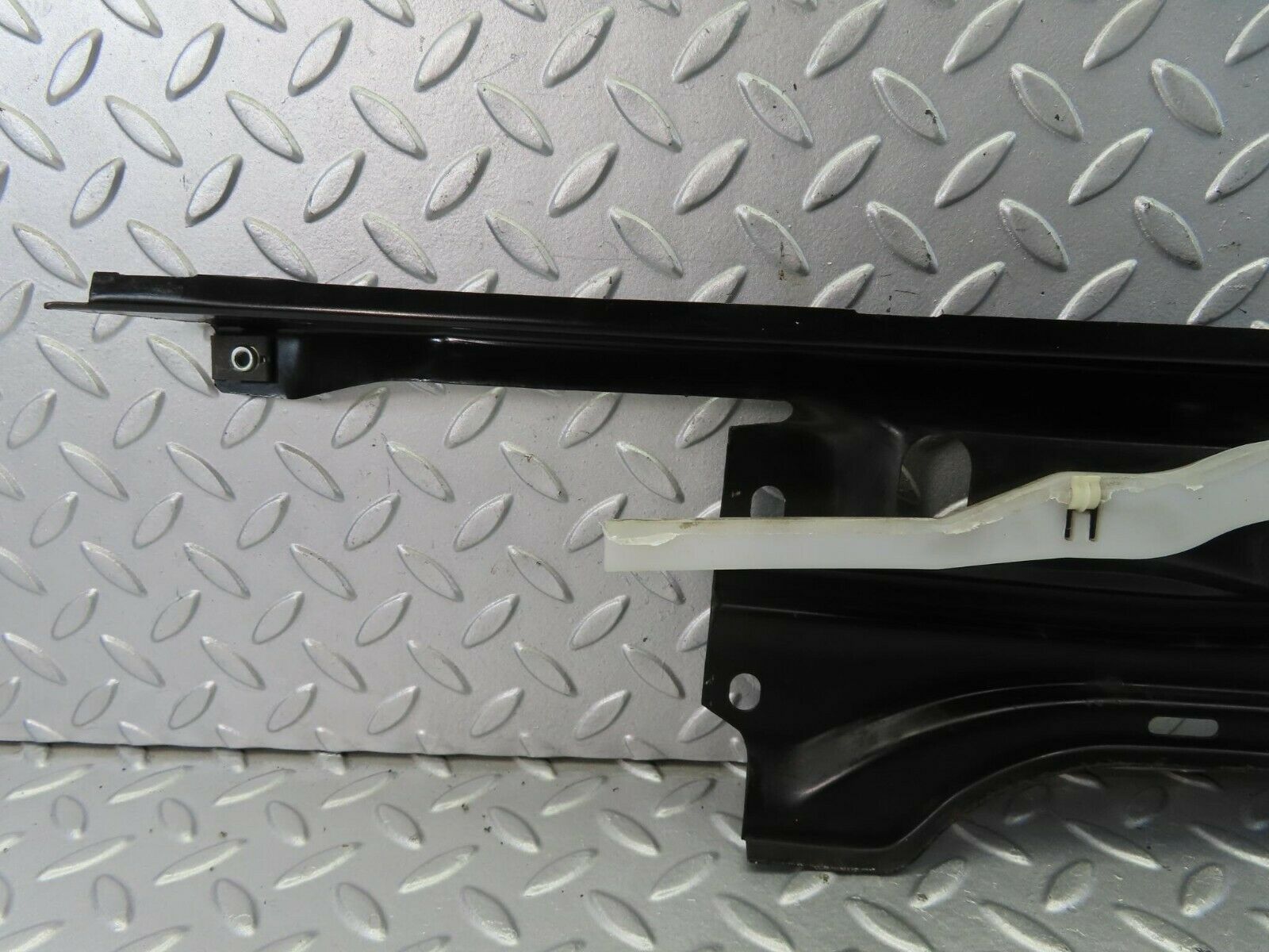 9314 Mercedes-Benz C124 300CE Coupe Rear Window Channel Support Left