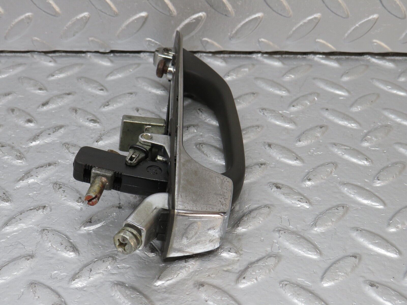 40617 Mercedes-Benz W123 300D Rear Right Exterior Door Handle 1237600359 1237660005