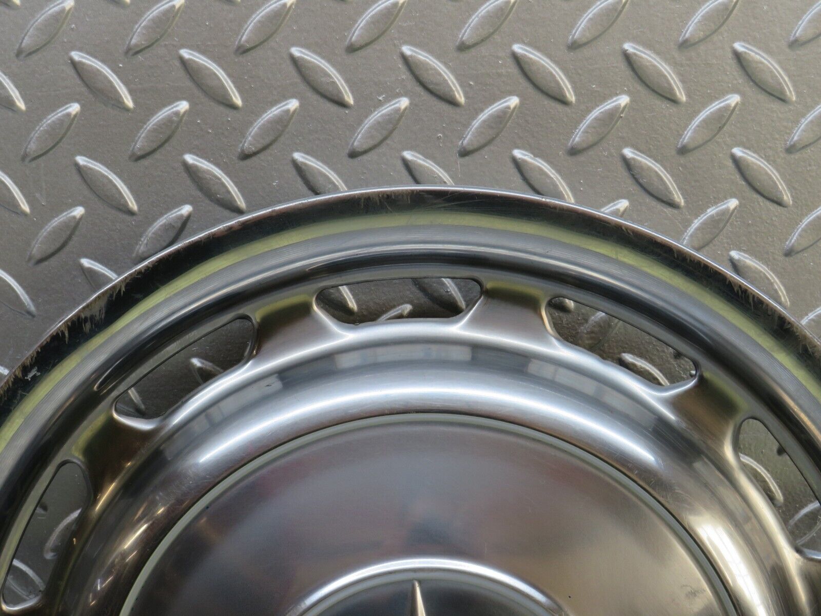 28410 Mercedes-Benz S123 240D Wagon Wheel Trim Hub Cap 14"