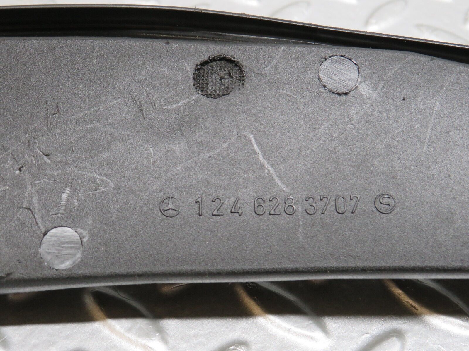 37886 Mercedes-Benz A124 320E Cabriolet Water Drain 1246204278 1246283707 1246283407