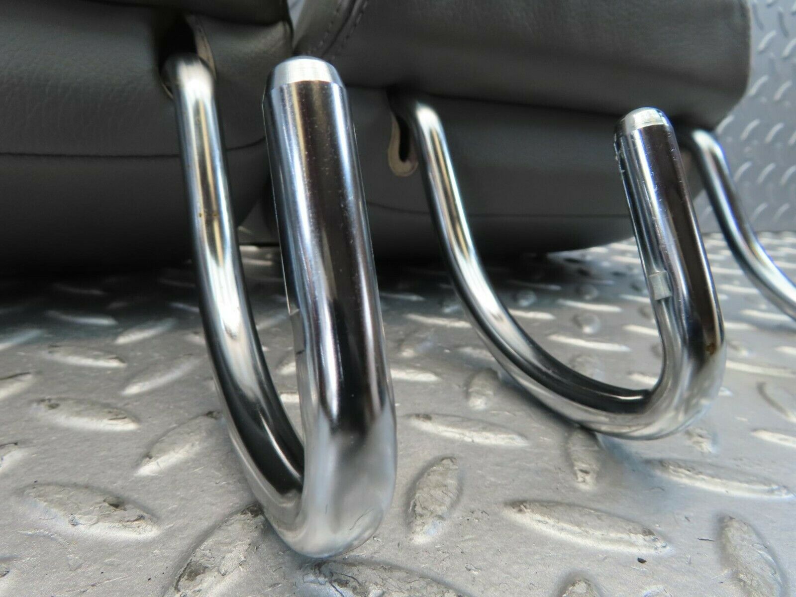 11189 Mercedes-Benz W221 S320 Rear Headrest Set
