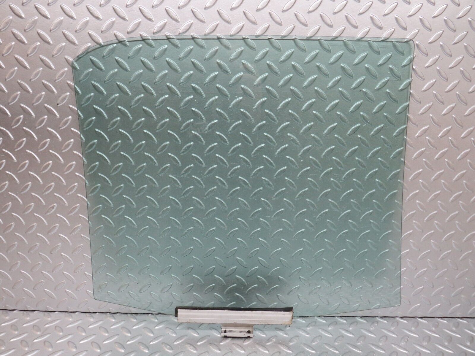 33993 Mercedes-Benz W124 260E Rear Left Door Window Glass