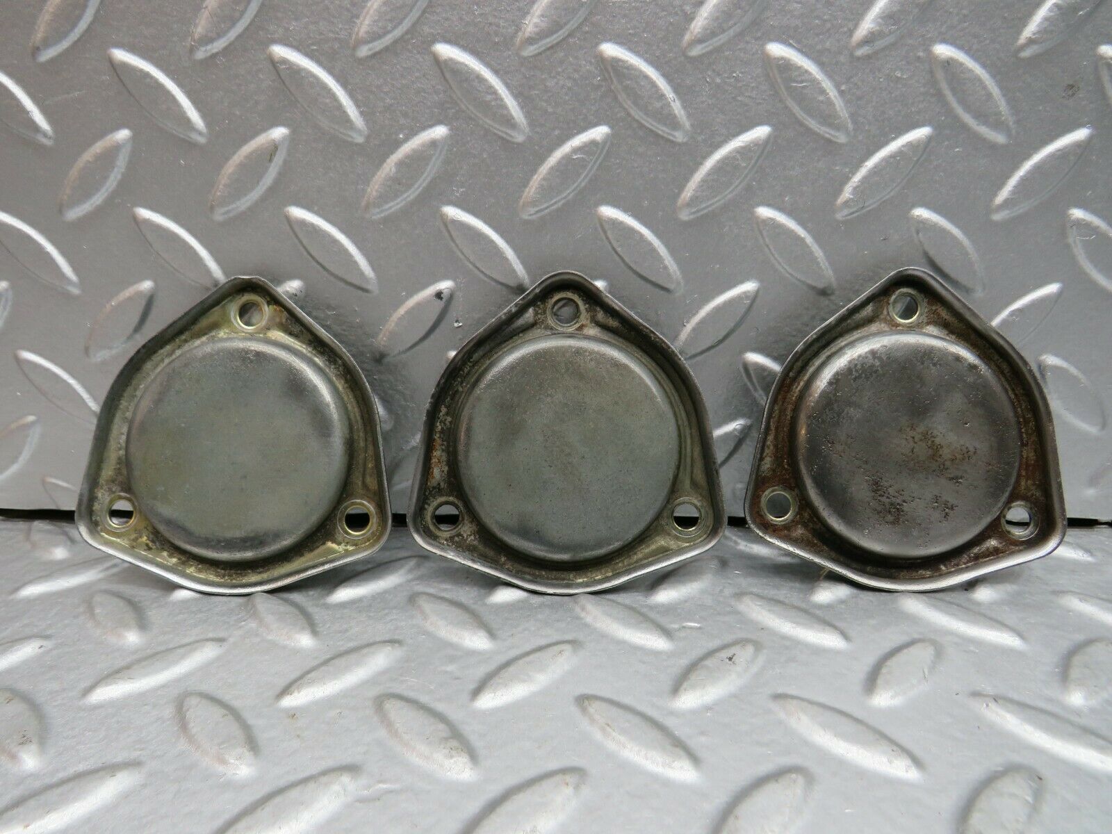 22260 Mercedes-Benz S123 280TE Wagon Camshaft Access Cover Plate