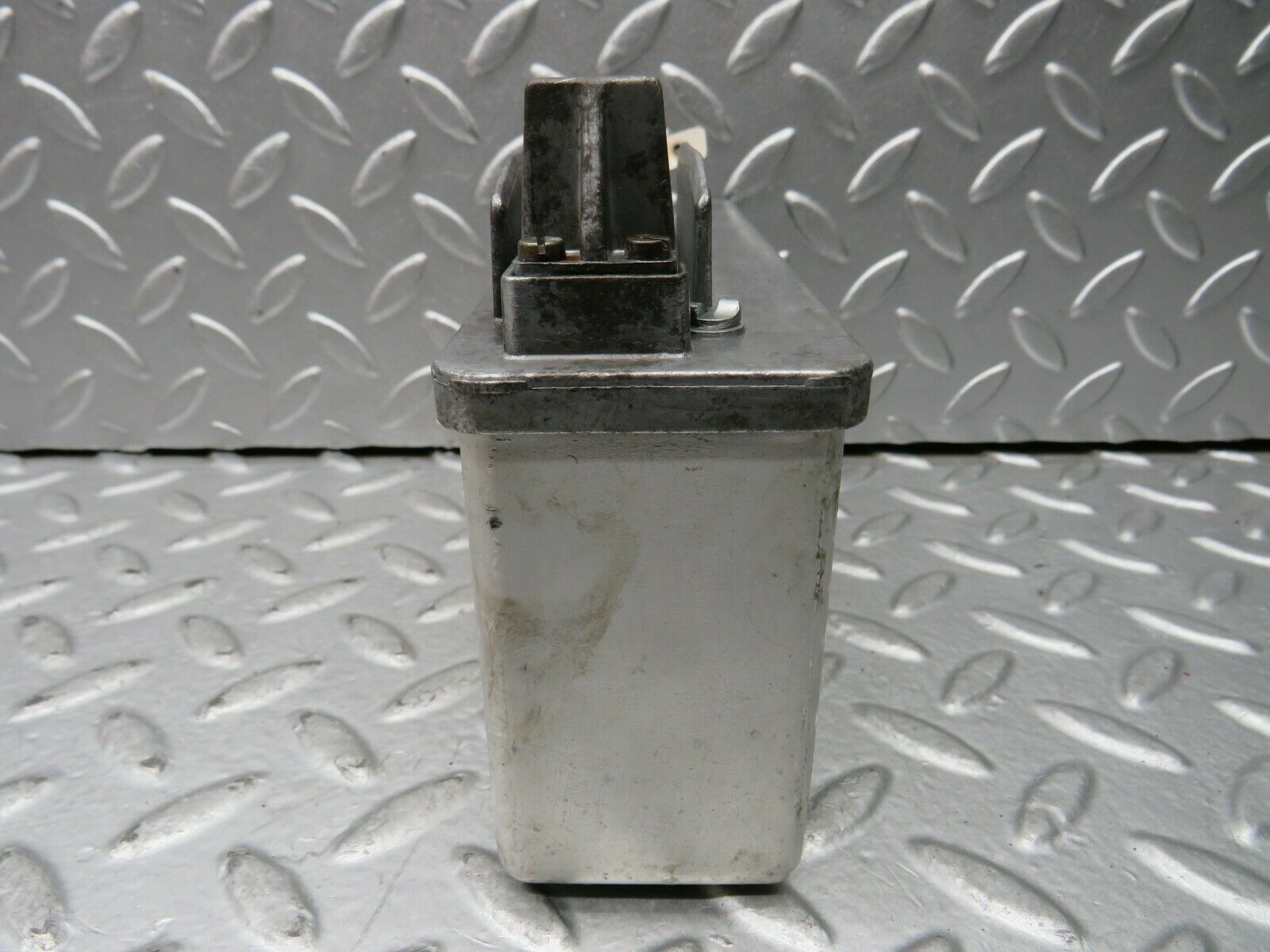 22101 Mercedes-Benz S123 280TE Wagon Brake ABS Control Unit Module 0265101006