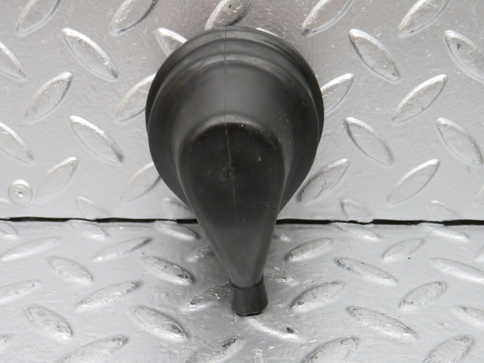 30873 Mercedes-Benz W201 190E 2.0L Ignition Coil Protective Cap 0001581785