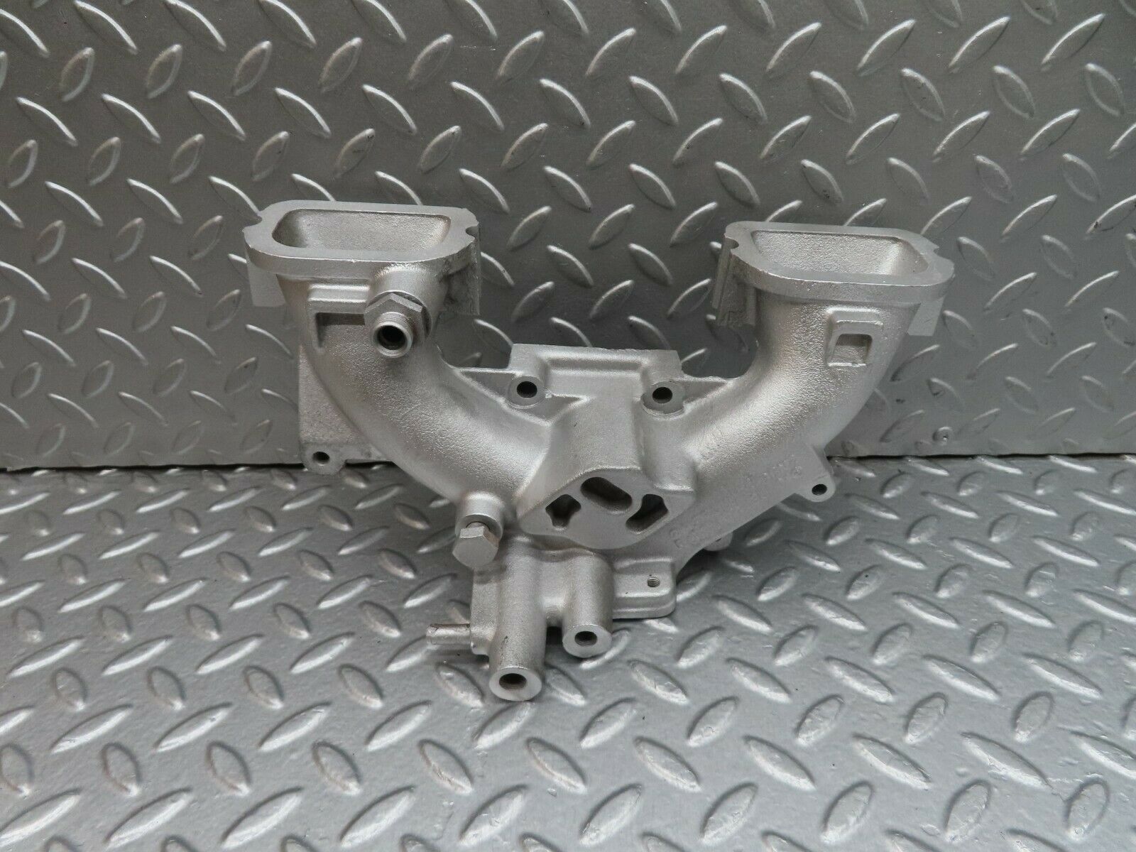 17995 Mercedes-Benz W123 200 Intake Manifold