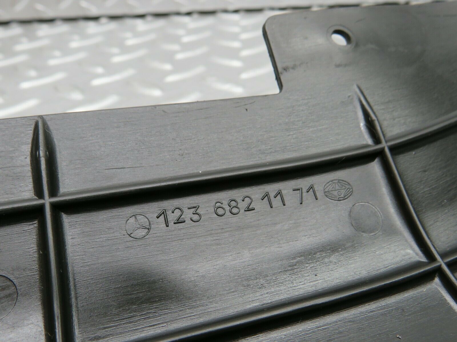 22299 Mercedes-Benz S123 280TE Rear Right Fender Wing Splash Guard 1236821171