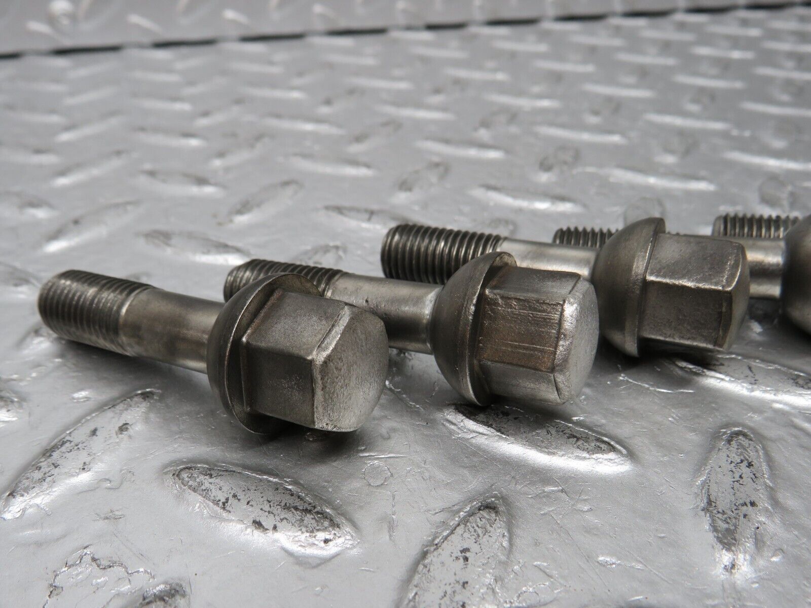 32639 Mercedes-Benz 5x Alloy Wheel Lug Bolt M12x1.5