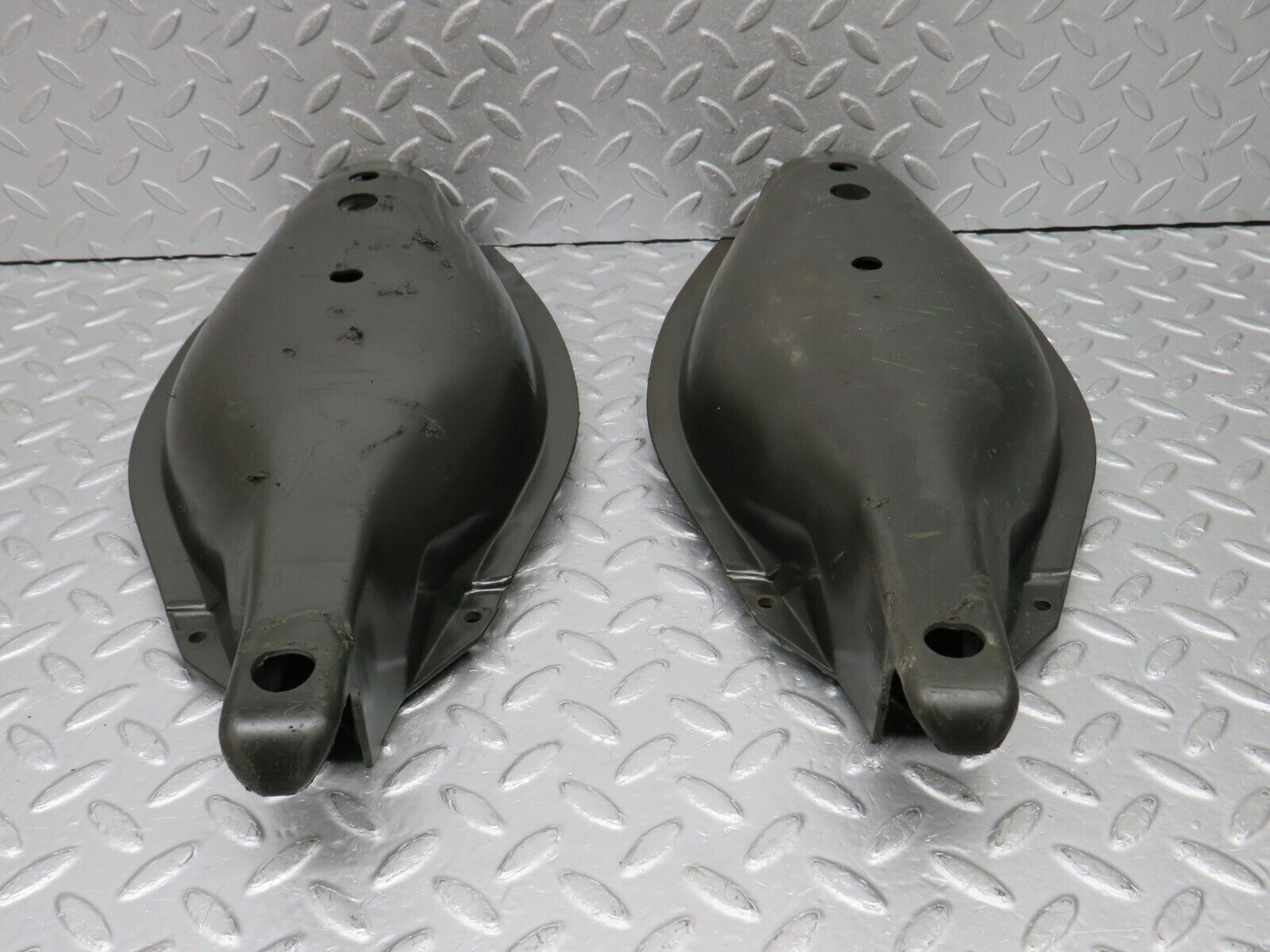 38761 Mercedes-Benz W201 190E 2.6L Rear Control Arm Cover 2x 1293520188