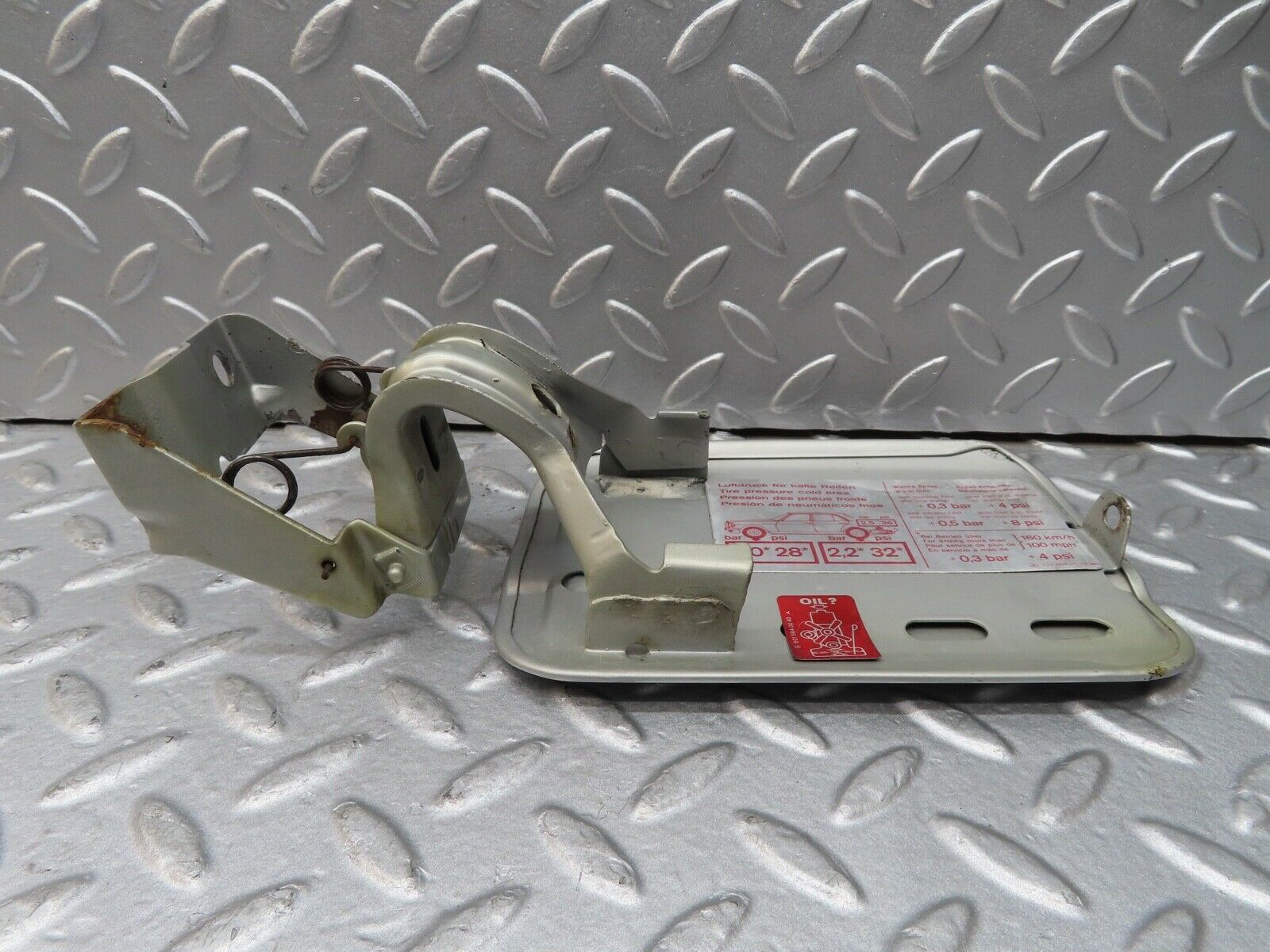 16842 Mercedes-Benz C123 280CE Coupe Fuel Tank Flap Cap 1235840039