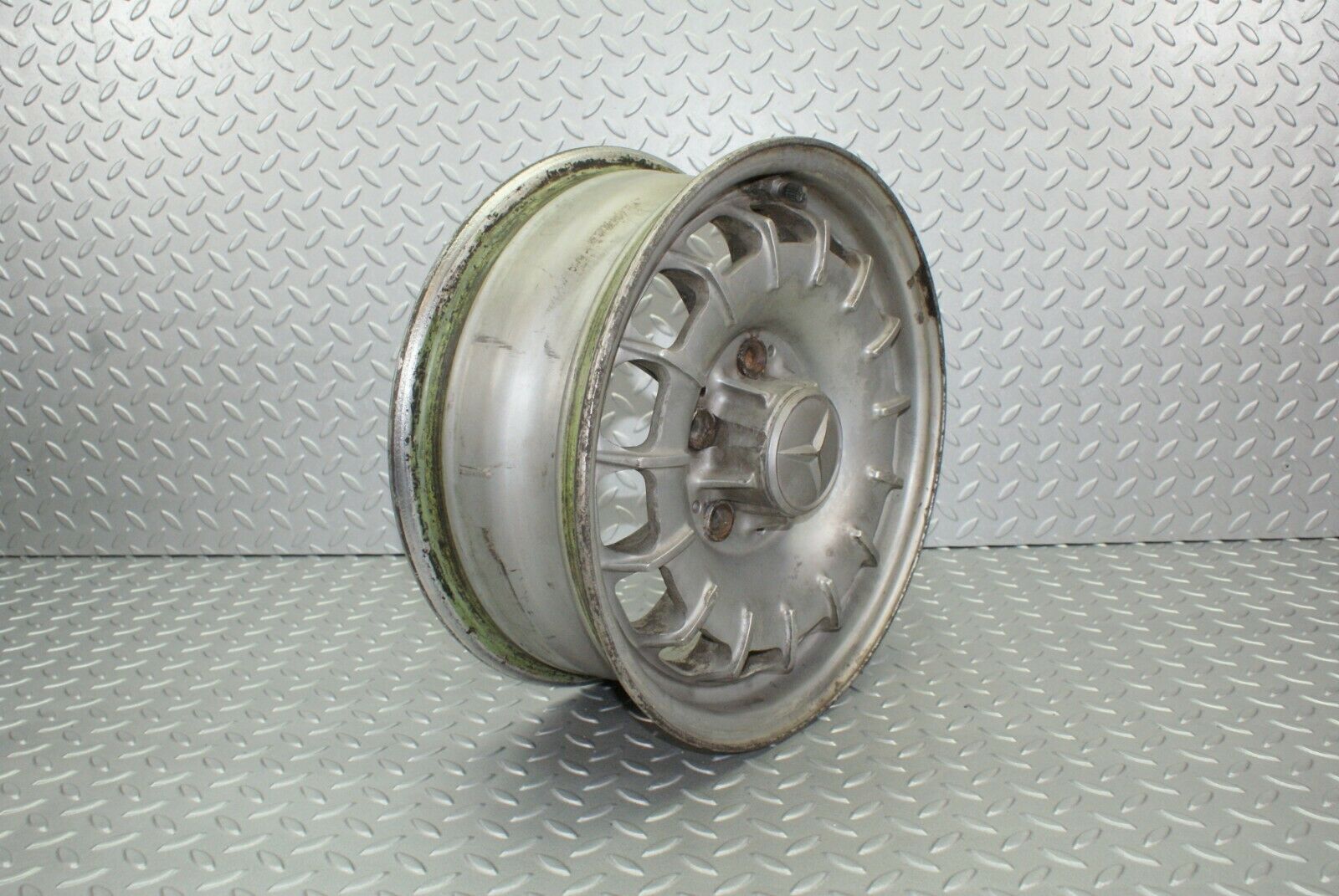2459 Mercedes-Benz W123 Alloy Wheel Mexican Hat 5.5Jx14H2 ET30 1234001702