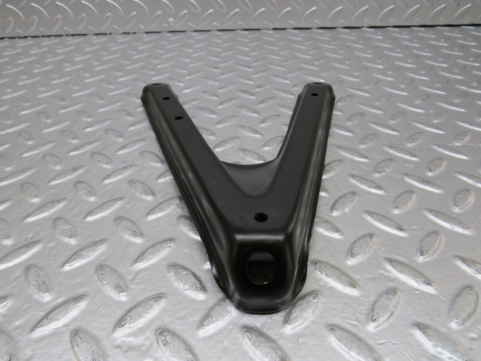 26738 Mercedes-Benz C124 220CE Coupe Air Intake Manifold Bracket
