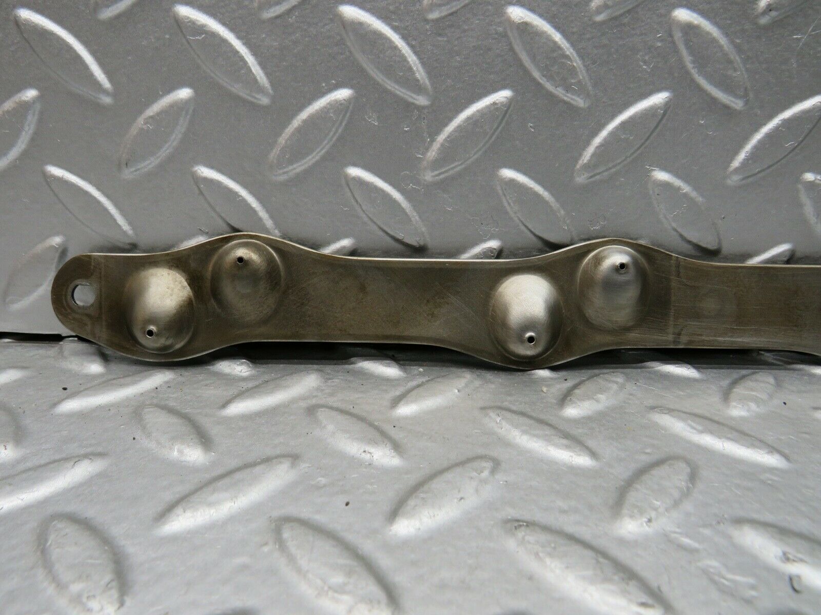 21753 Mercedes-Benz W126 300SE Camshaft Oil Tube